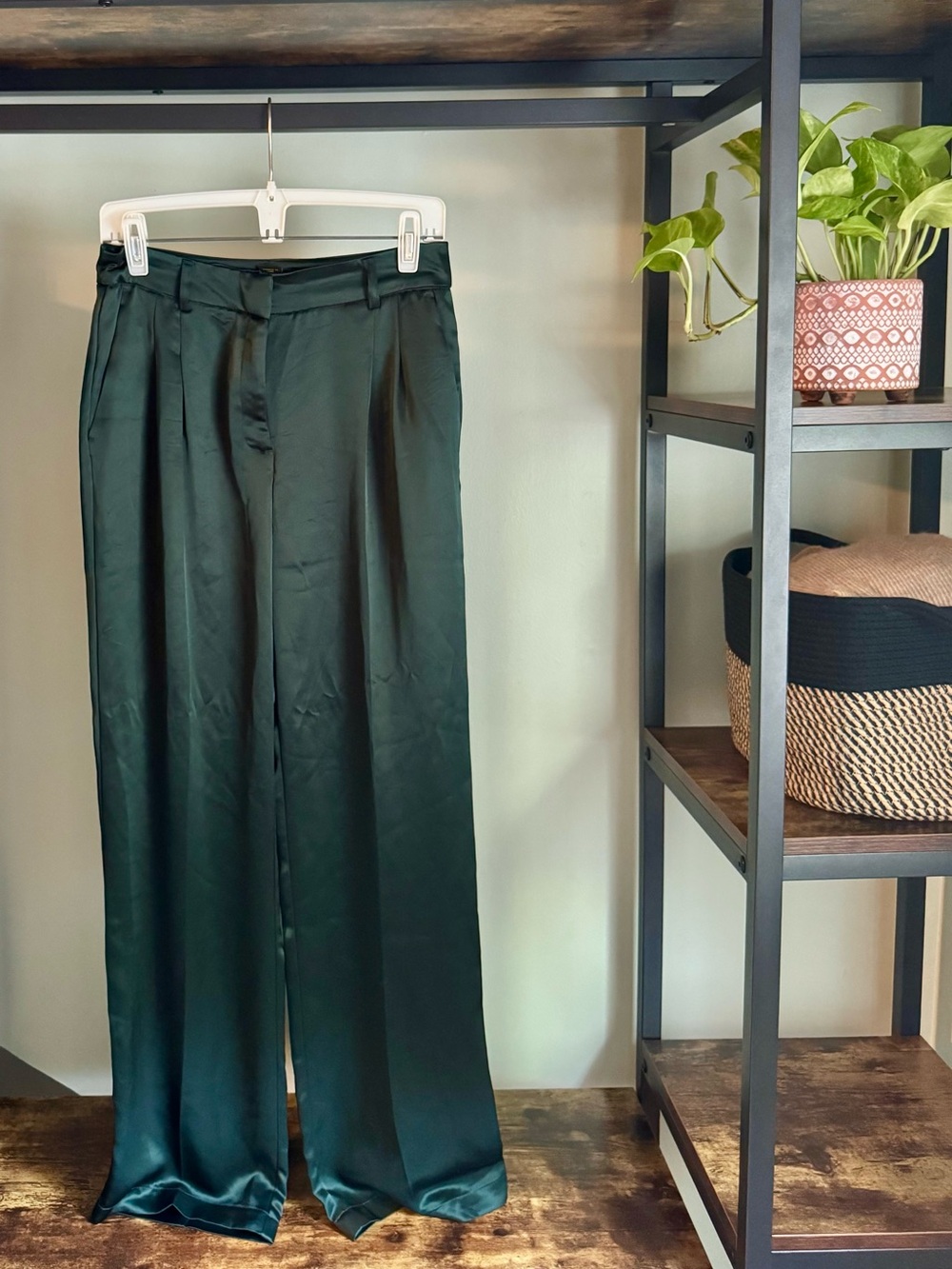 Silky-smooth House of Harlow 1960 Emerald Green Pleated Pants